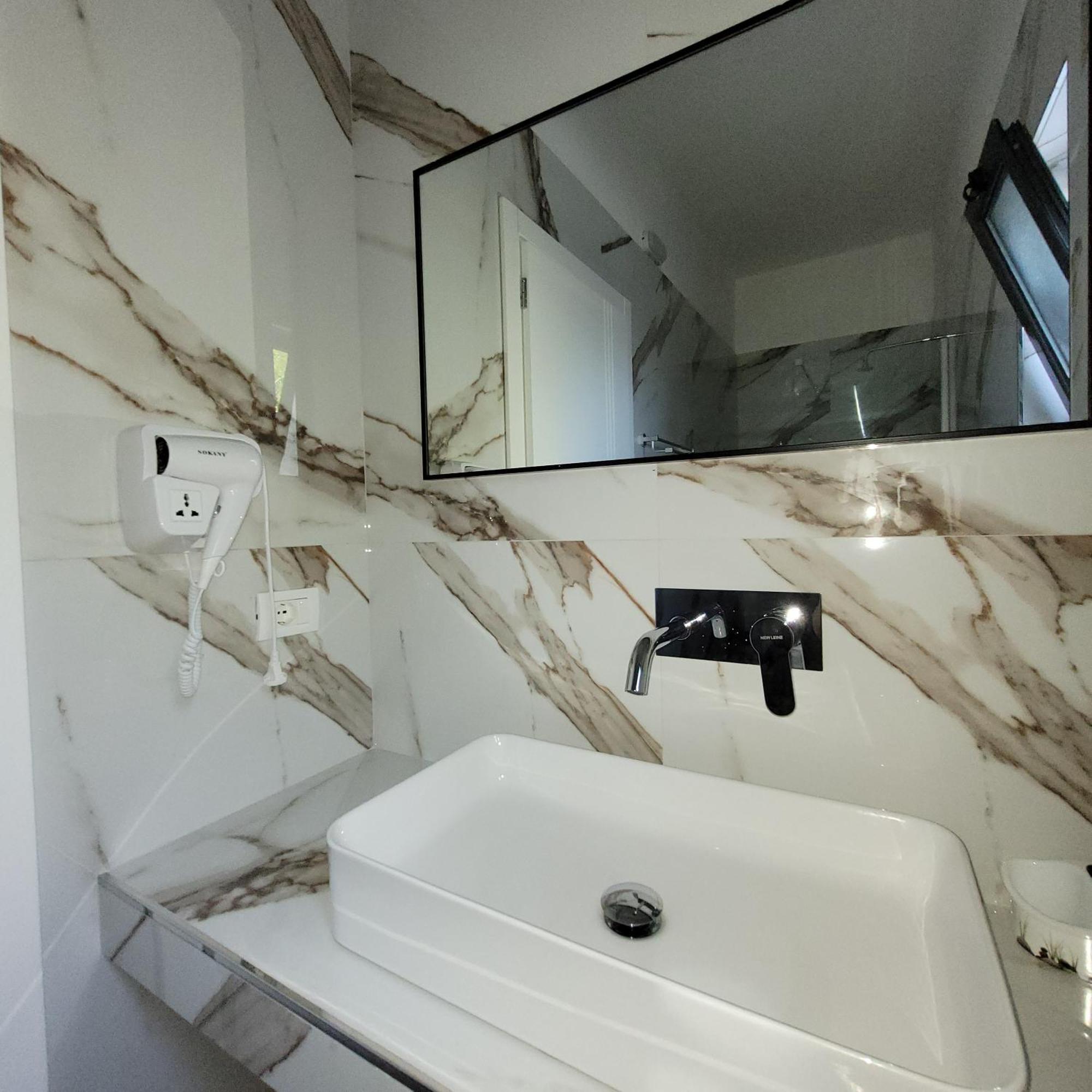 Hotel Erandi Rinas 외부 사진
