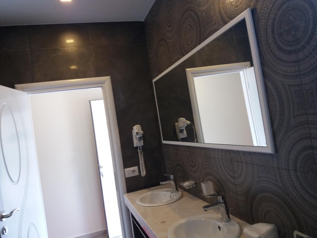 Hotel Erandi Rinas 외부 사진